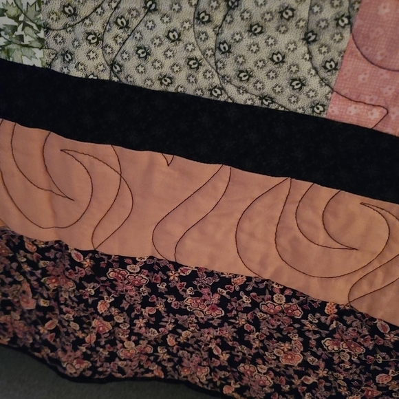 Handmade quilt "Chelsea Market" pattern, 93×93 - Picture 2 of 5